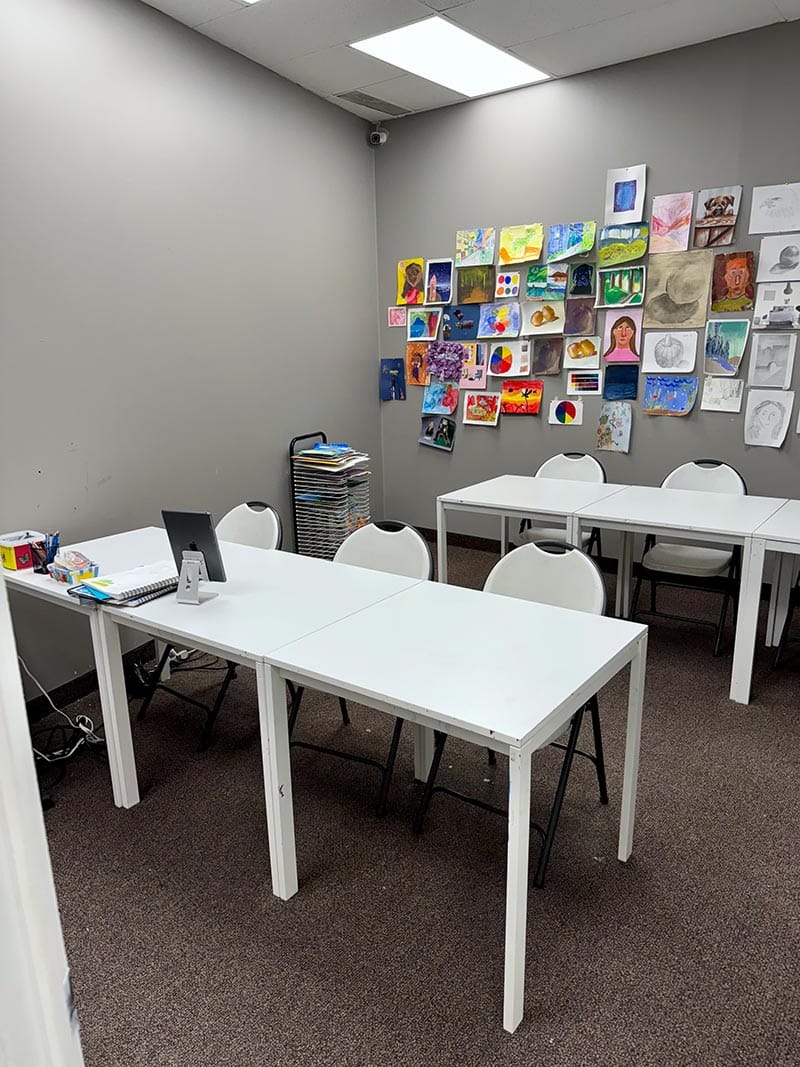 Group art classes in Etobicoke at Muzart Music and Art School's spacious art studio